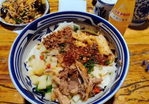 陕西的小吃都有哪些_肉夹馍凉皮biangbiang面羊肉泡馍甑糕