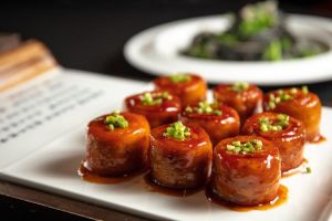 鲁菜的特点有哪些_咸鲜本味，海鲜特色