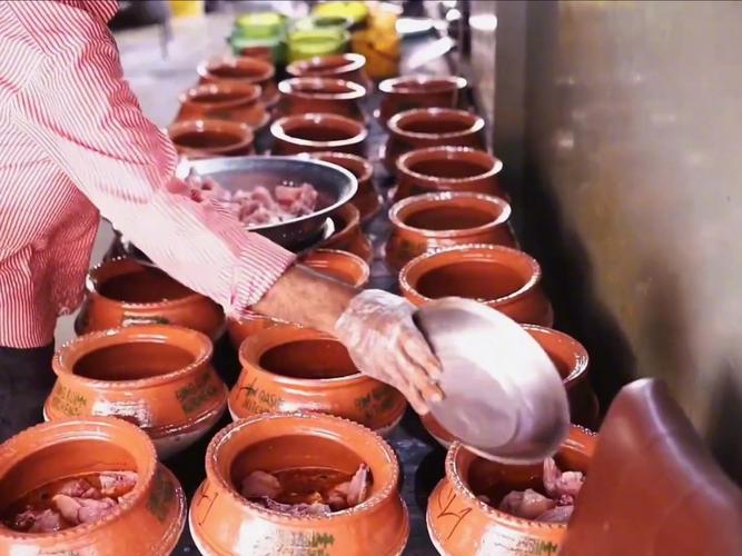 瓦罐煮的鸡汁饭_南昌风味，印度改良，暖心暖胃