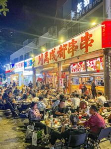 成都小吃街哪里最出名_锦里宽窄巷子建设路，感受地道烟火气