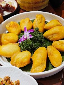 云南名小吃大全_过桥米线烧饵块稀豆粉！