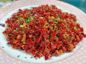 川湘菜十大招牌菜_湘川菜香辣麻辣，剁椒鱼头回锅肉都够味！