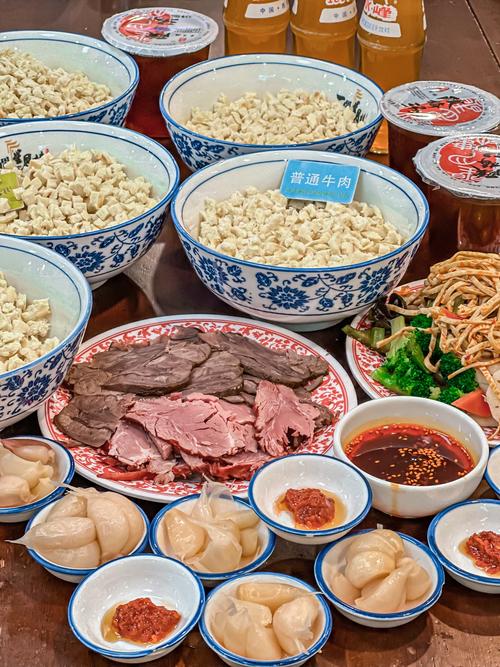 西安美食的文化高清图片_西安面食之都，吃泡馍biang biang面，老街烟火气十足！