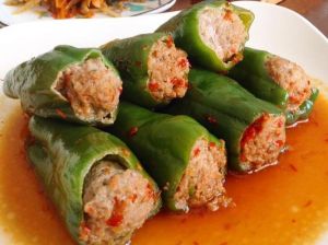 青椒包肉叫什么菜_虎皮青椒酿肉，家常美味营养