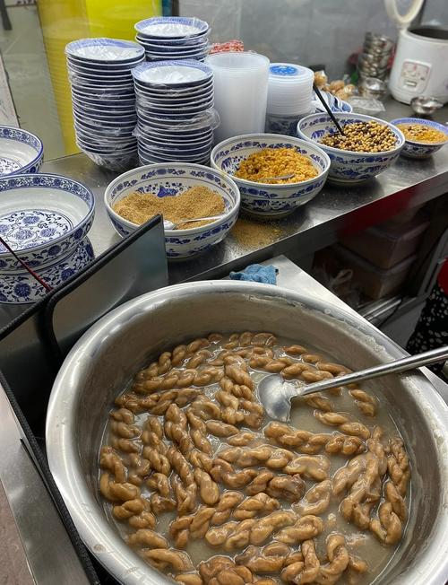 回民街必吃十大小吃_百年美食荟萃，地道小吃体验！