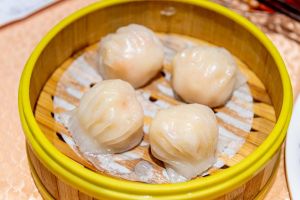 蒸虾饺粤菜图片_晶莹虾饺，广式早茶经典！