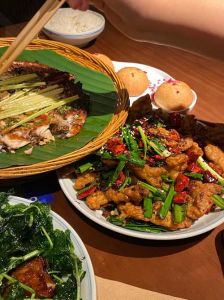 云南美食有哪些_过桥米线乳扇傣味，风味独特！