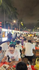 海口美食一条街_辣汤饭海南粉，美食街尝遍地道风味