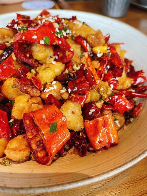 不辣川菜十大招牌菜_成都不辣美食多，神仙汤底跷脚牛，甜皮鸭等老店味美