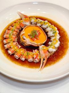 粤菜特色菜_白切鸡烧鹅叉烧的制作与风味