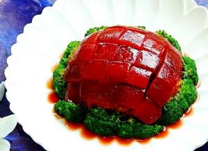 江苏十大经典名菜4_松鼠鳜鱼蟹粉狮子头等，品尝苏菜清淡鲜美！