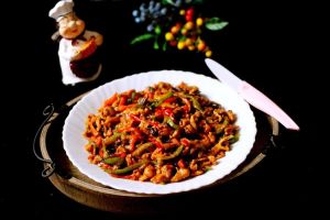 川菜鱼香肉丝是什么肉_川菜经典酸甜味，丝滑可口，做法多样！