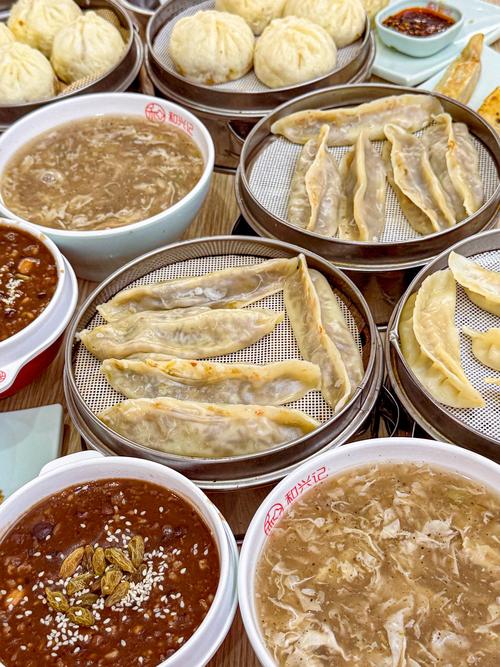 徐州市十大特色小吃_地锅鸡饣它汤烧烤把子肉蜜三刀烙馍馓子米线,历史市井风味 徐州市十大特色小吃_地锅鸡饣它汤烧烤把子肉蜜三刀烙馍馓子米线,历史市井风味