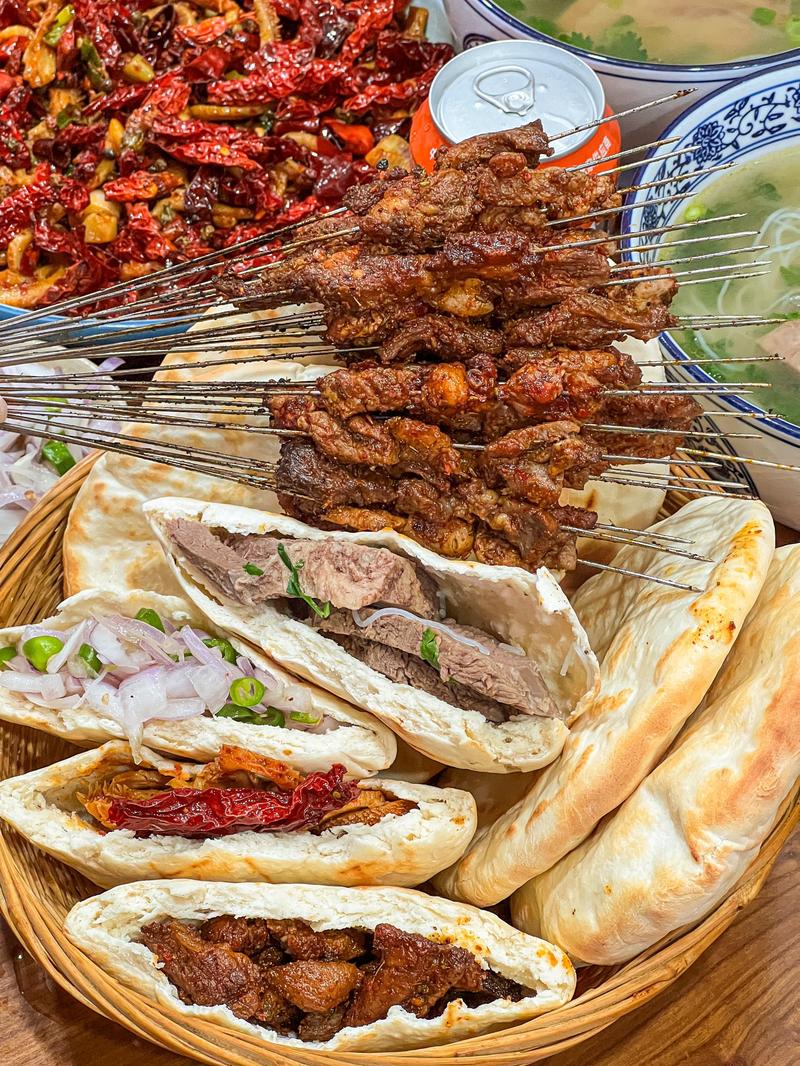 西安饮食特色_肉夹馍羊肉泡馍凉皮，千年古都味蕾盛宴！