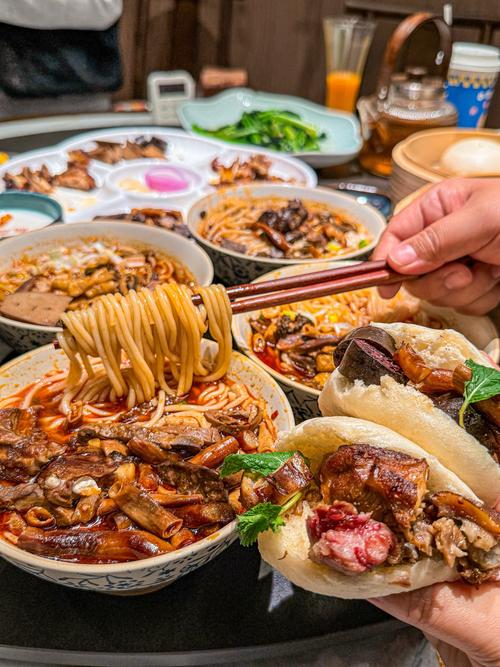 西北地区的饮食口味_西北酸辣面食多，民族风情待客好！