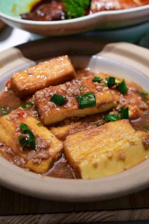 粤菜十大名菜_白切鸡烧鹅叉烧等经典，原味与技艺的极致追求！