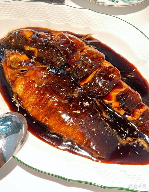 西湖醋鱼是淮扬菜吗_杭州传统名菜，鲜嫩酸甜，老店传承新味