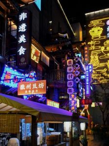 最近的美食街_城市夜生活，烟火气，小吃餐饮，文化社交