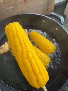 煮玉米怎么样算熟_看色测硬看芯尝味，香甜软糯！