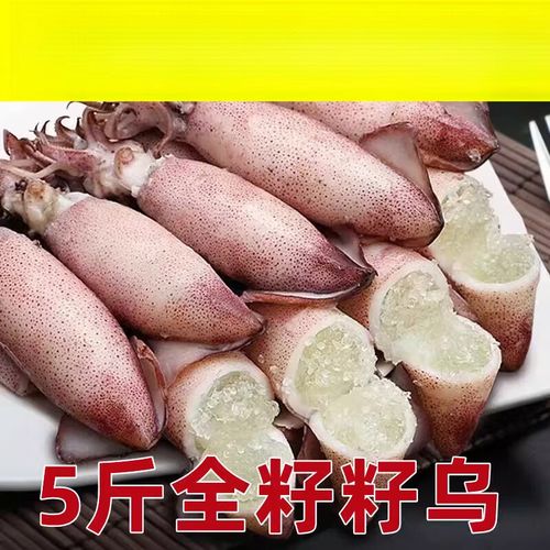 小笔管鱿鱼怎么清洗图解_去头撕壳剥内脏，冲洗干净备烹饪