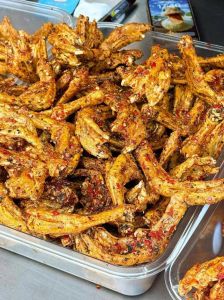 鸭爪怎么炸才会起虎皮要过水吗_虎皮鸭爪做法，在家轻松炸出诱人虎皮