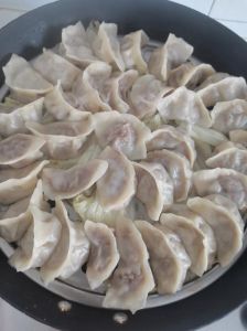 蒸饺子要蒸多少分钟_蒸饺多长时间？速看水开中火蒸！