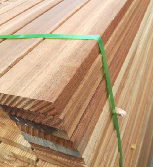 黄柳白灰黑哪个第一_黄皮穿啥色显白?看肤色选对色,显白又接地气! 黄柳白灰黑哪个第一_黄皮穿啥色显白?看肤色选对色,显白又接地气!