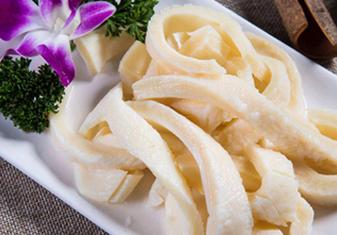 牛黄喉是牛的哪个部位_火锅热门食材，来自牛主动脉，口感脆韧，烹饪易熟但需注意胆固醇