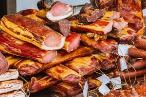 烟熏腊肉隔水要蒸几分钟_蒸腊肉隔水蒸，少油腻更香