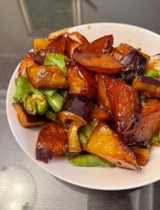 正宗地三鲜是什么菜_东北地三鲜，茄子土豆青椒的美味搭配