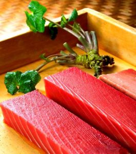 金枪鱼和三文鱼是一种吗_金枪鱼三文鱼区别大不同