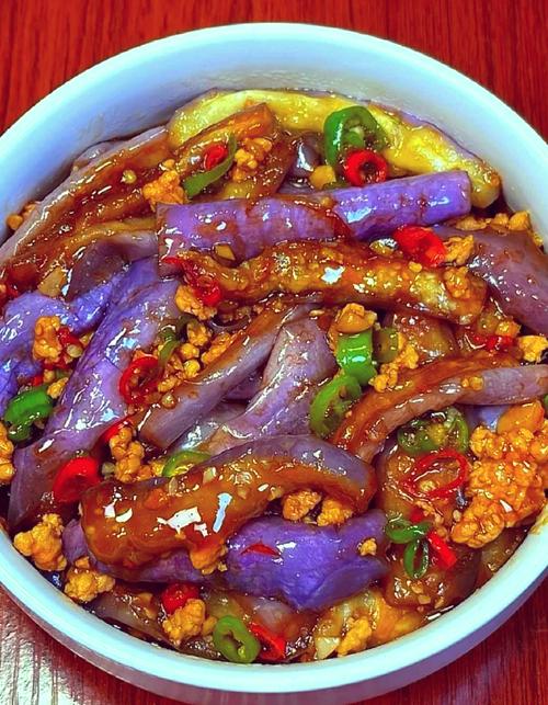 茄子炒猪肉的做法_香脆茄子炒猪肉，腌炒技巧保美味