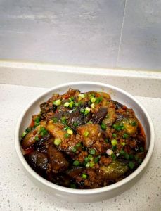 肉末炒茄子家常做法_肉末茄子少油腻的做法