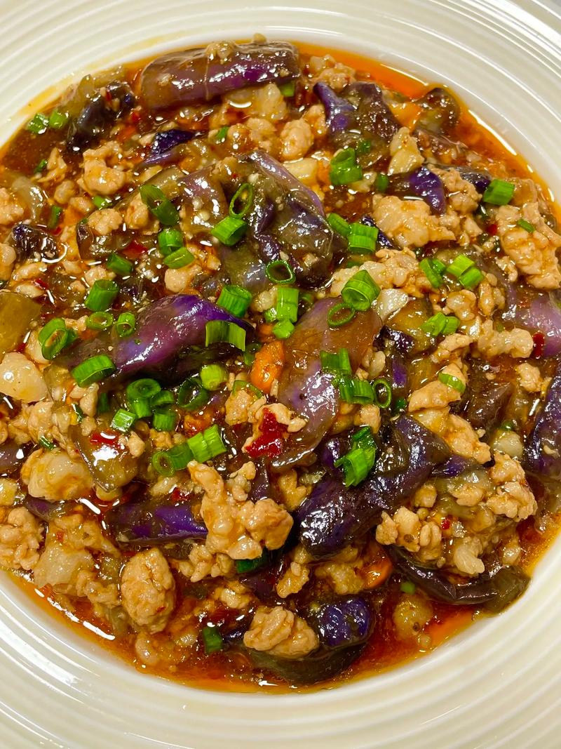 圆茄子炒肉的10种家常做法_茄子炒肉，肉嫩茄软味香，米饭绝佳搭配