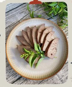 卤煮猪肝的家常做法_搓洗划刀泡去血水，卤煮入味加香料，猪肝营养要适量