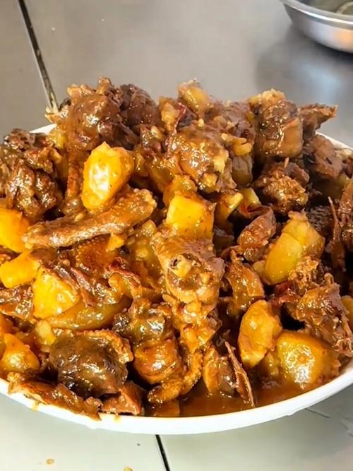 鸭炖土豆的做法_家常滋补美味 鸭炖土豆的做法_家常滋补美味