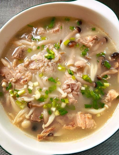 蘑菇浓汤家常做法_暖心蘑菇浓汤,在家轻松做,营养又美味! 蘑菇浓汤家常做法_暖心蘑菇浓汤,在家轻松做,营养又美味!