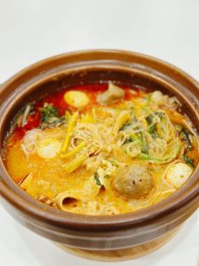 最早老式麻辣烫做法_醇厚汤底与地道蘸料