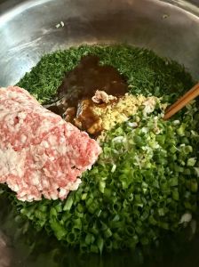 香菜猪肉馅饺子的做法_香菜猪肉饺子，鲜美易做家常味！