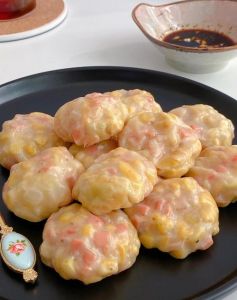 炸绿豆面丸子的家常做法_外酥里嫩，传统美味小吃！