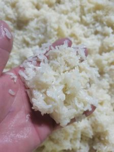 蒸大米饭家常做法_量杯定米瓷盆蒸，一指节水，加料更营养