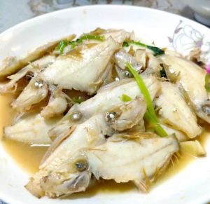 剥皮鱼做法图片_家常红烧剥皮鱼，鲜嫩美味！
