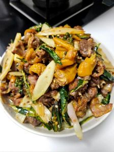 酸姜炒鸭的做法大全_川菜酸辣开胃，润燥美味！