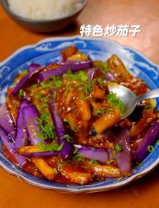 家炒茄子的家常做法_家常清淡茄子，营养美味，做法简单！