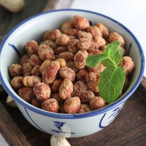 面粉裹花生米的做法_电磁炉裹粉花生酥脆技巧