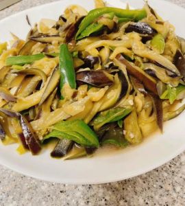 正宗炒茄子简单做法_家常炒茄子，香浓可口做法