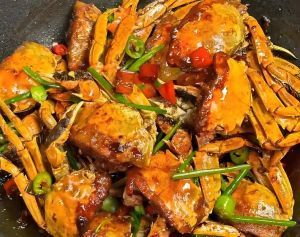 香辣蟹的正确做法_新鲜活蟹怎么挑？醉蟹处理方法与爆炒香辣蟹食谱