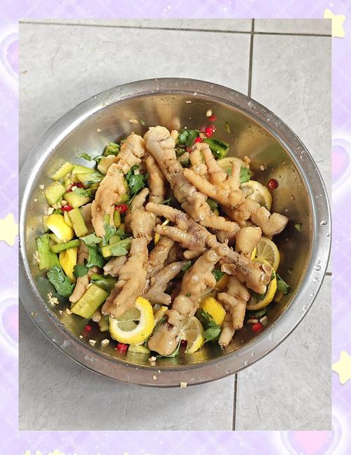 酸鸡爪的家常做法_酸辣鸡爪,柠檬姜蒜香菜,做法详细! 酸鸡爪的家常做法_酸辣鸡爪,柠檬姜蒜香菜,做法详细!