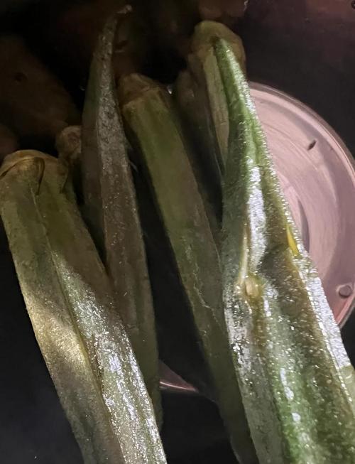 秋葵切开了在焯水行吗_秋葵焯水要整根，营养不流失！