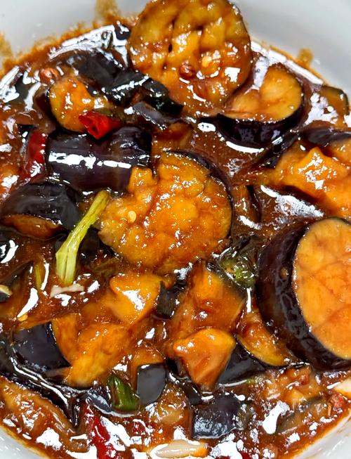 茄子炒肉家常做法_辣椒腌肉，香糯入味